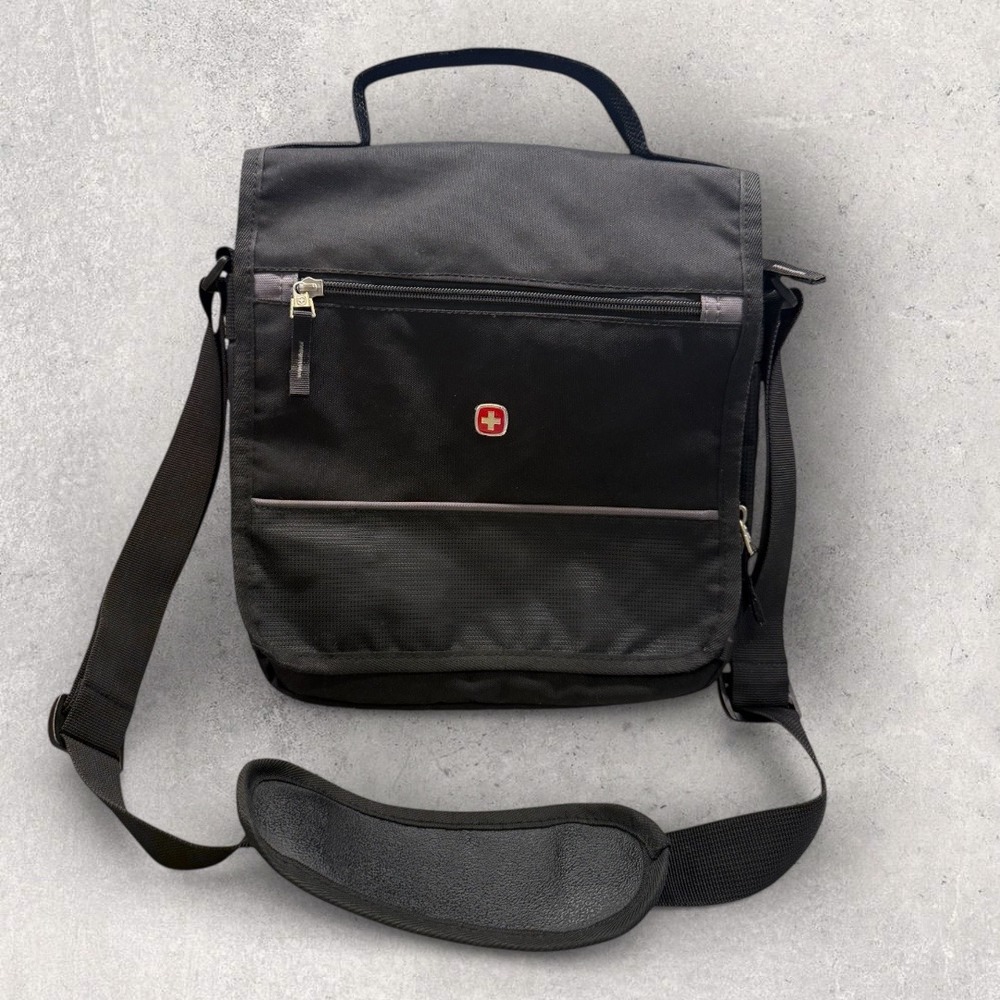 Swiss Gear Black and Gray Crossbody/Shoulder Travel Bag with‎ Strap,  Pockets